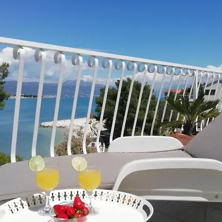 Lovely Place By The Beach, Enjoy Splendid Break Apartman
