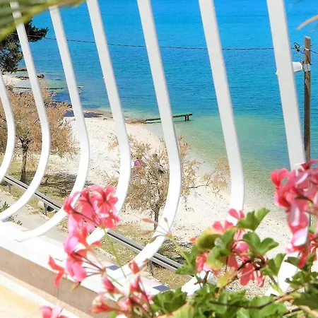 Lovely Place By The Beach, Enjoy Splendid Break Apartman